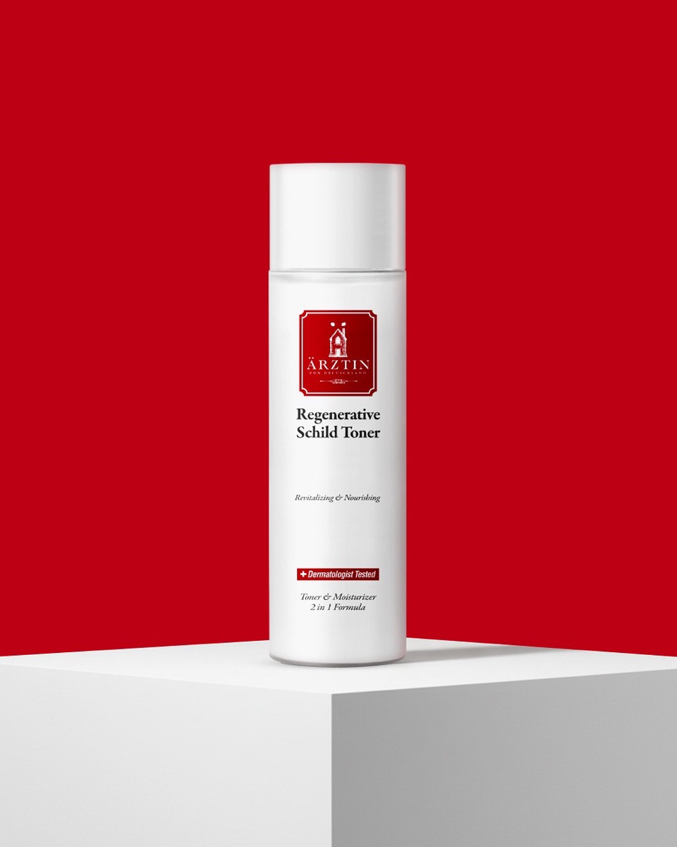Ärztin Regenerative Schild Toner bottle on a white block against red